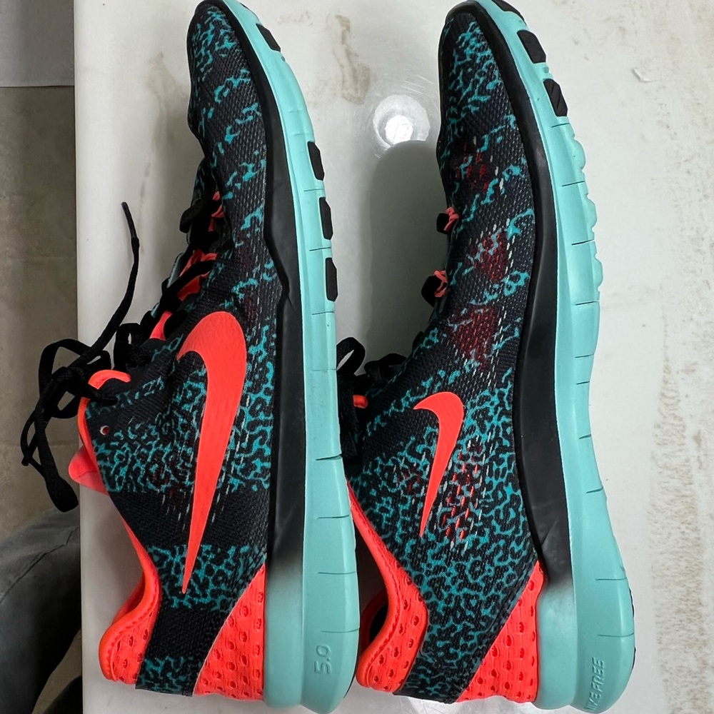 Brand new Nike Free 5.0 Running Shoes Womens size 8. Never worn.